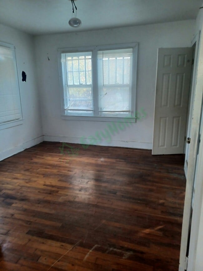 Photo - 805 W Pine Ave