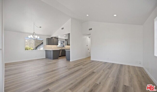 Photo - 424 Parkman Ave