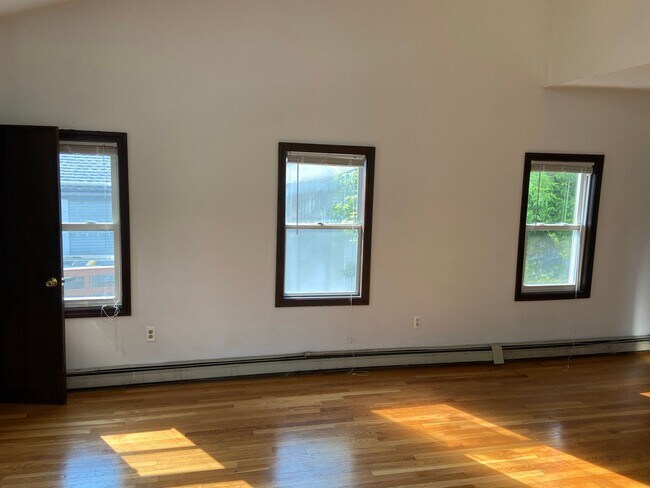 Photo - Nicely updated 3 bed near the Green Line in Brighton.