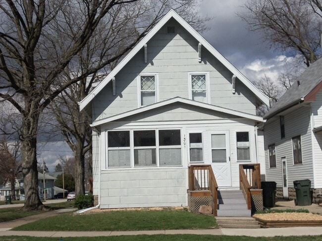 Building Photo - 1301 Grant Ave Rental