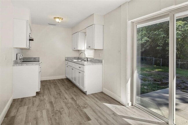 Photo - 950 Pearl Dr