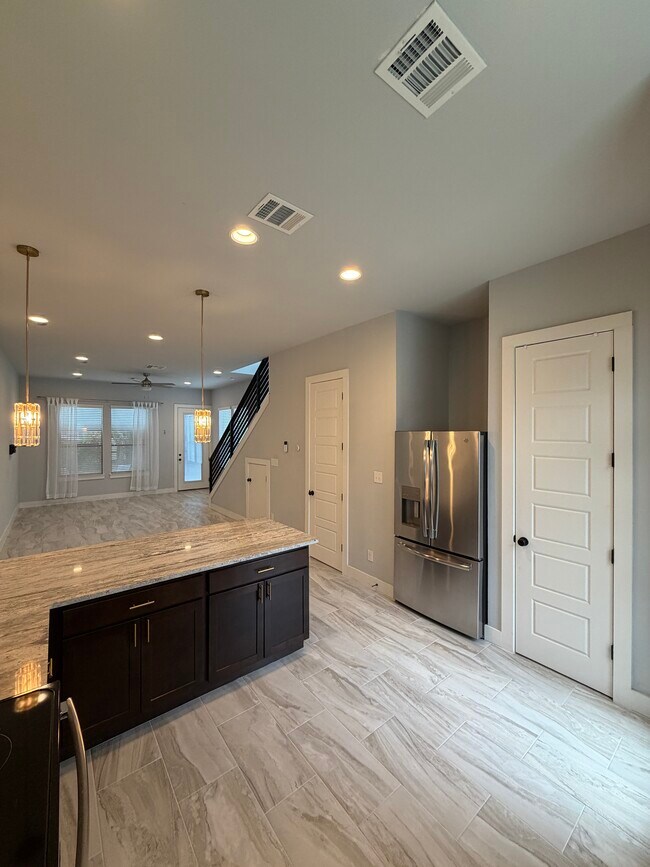 Photo - 419 Cactus St