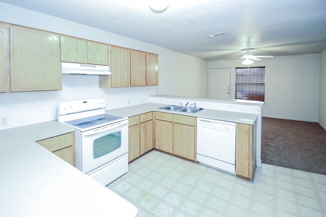 Photo - Spacious 3BR/2BA Fourplex with Private Backyard Unidad 308 S 40th -  A