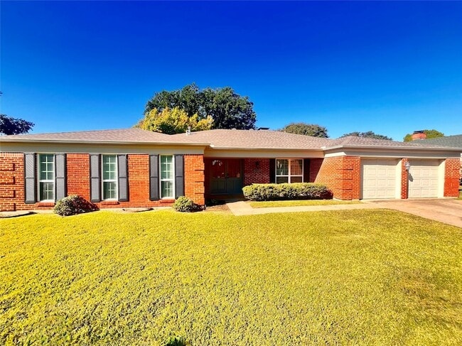 Building Photo - 15621 Terrace Lawn Cir