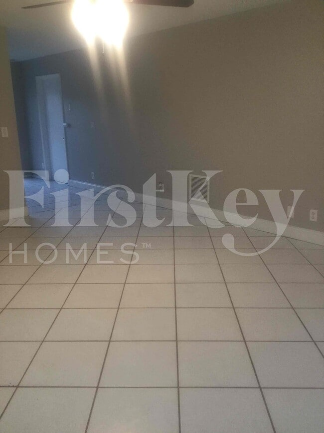 Photo - 6129 Moonbeam Dr