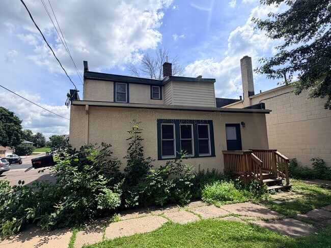 Photo - 931 Smith Ave S Unidad 931 1/2 Smith Ave