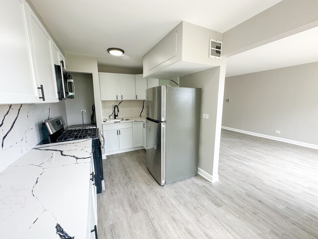 Photo - 5355 N California Ave Unit 409