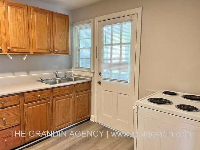 Photo - 2703 Broad St NW