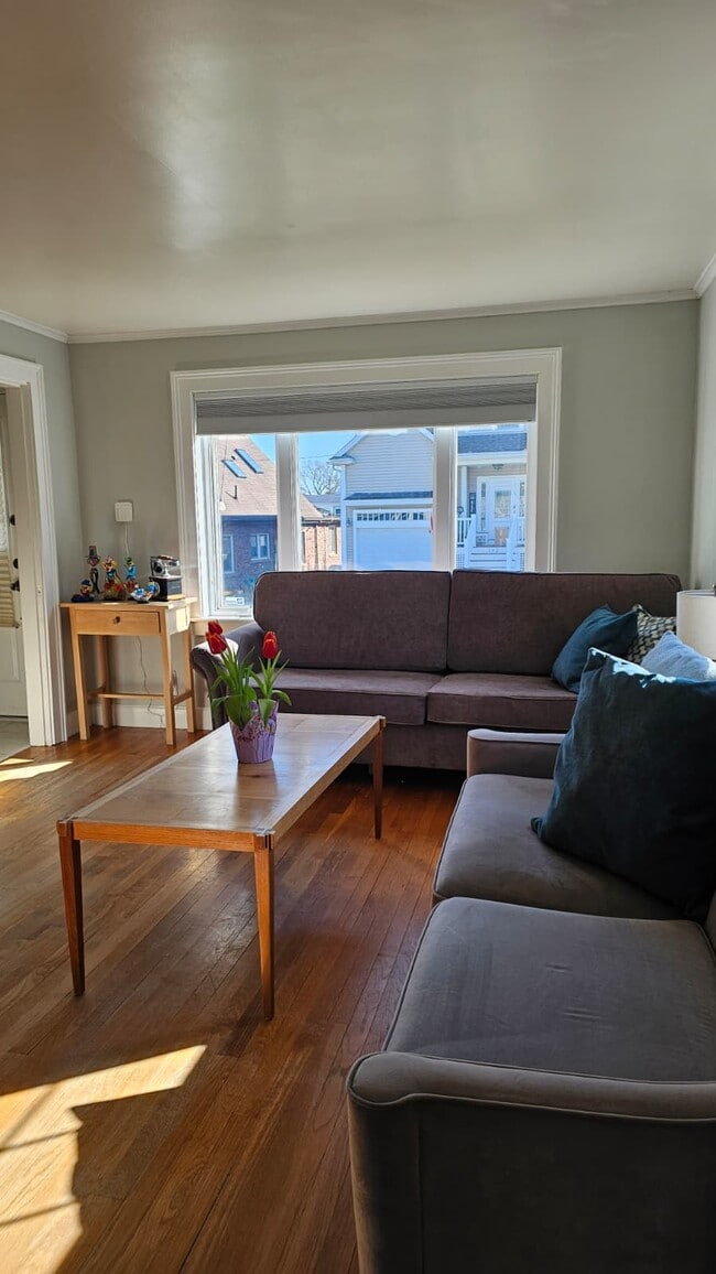 Building Photo - 89 Sherwood Rd