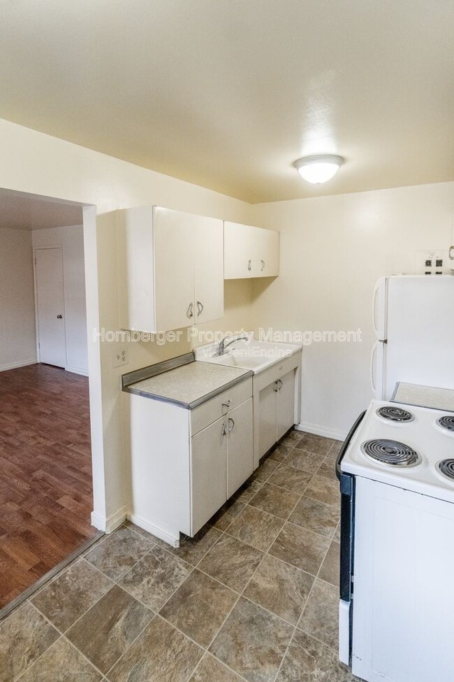 Photo - 728 W Maxwell Ave