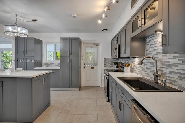 Photo - 1031 NE Little River Dr