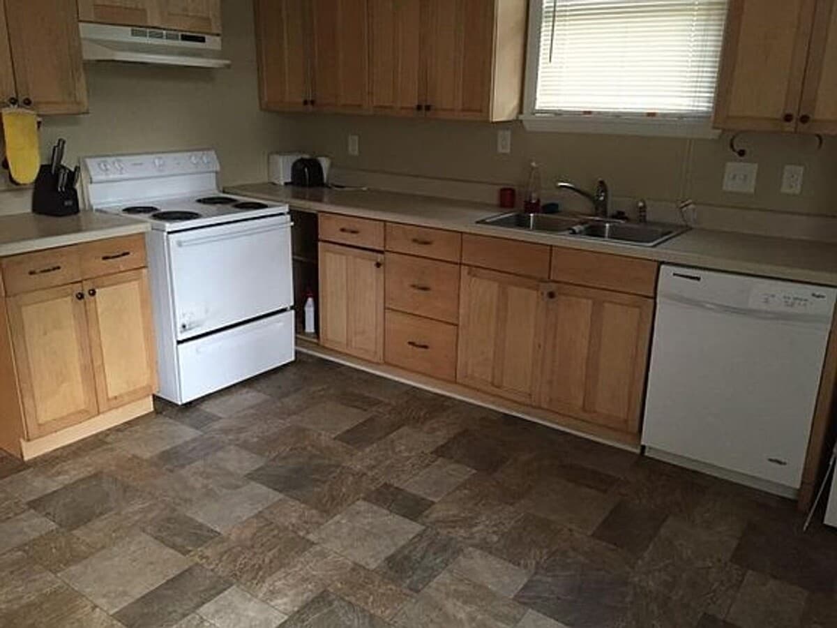 Photo - Charming Ranch Close to Downtown Charleston