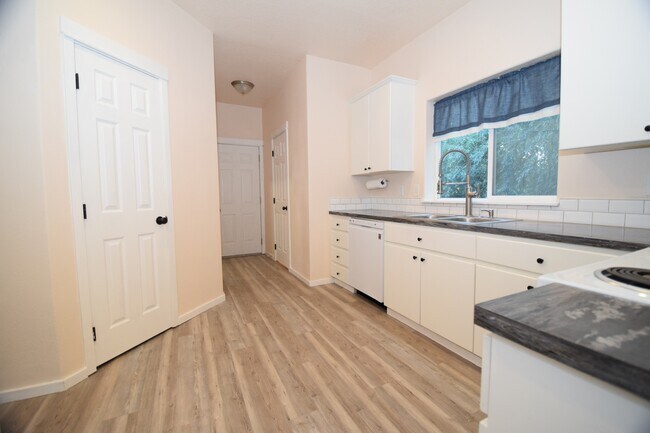 Photo - 18528 SW Mcclarey Dr