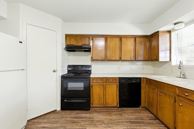 Photo - 9410 Edgebrook Dr