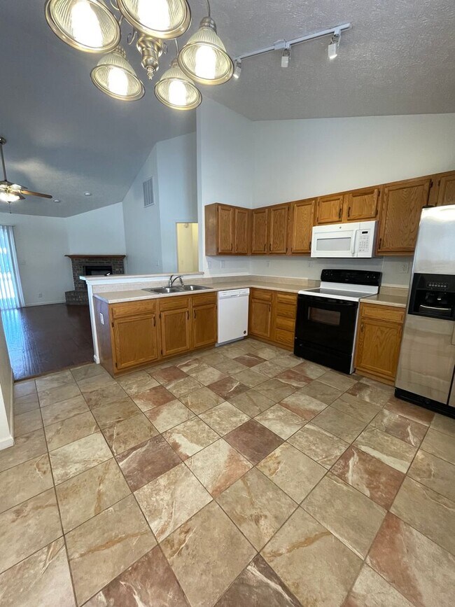 Building Photo - 2126-2128 Cliburn Road--TBROS Unit 2128 Cliburn Road