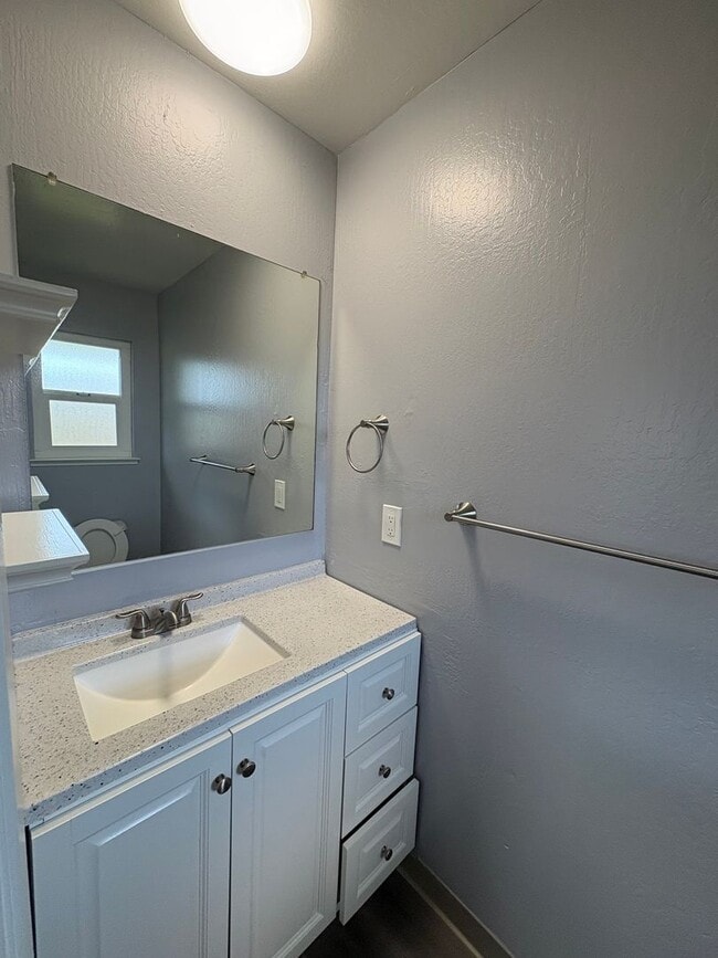 Photo - 425 Plum St Unidad B