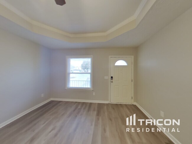 Photo - 362 Park Ct N