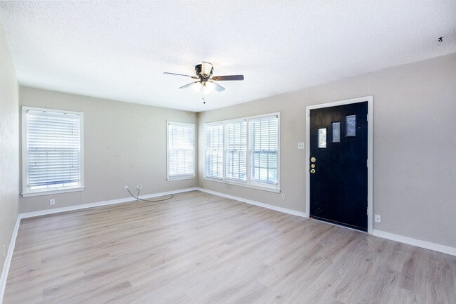 Photo - 1/2 off First Months Rent! Charming Home N...