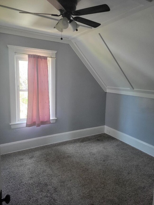 Building Photo - 3036 W 51st St