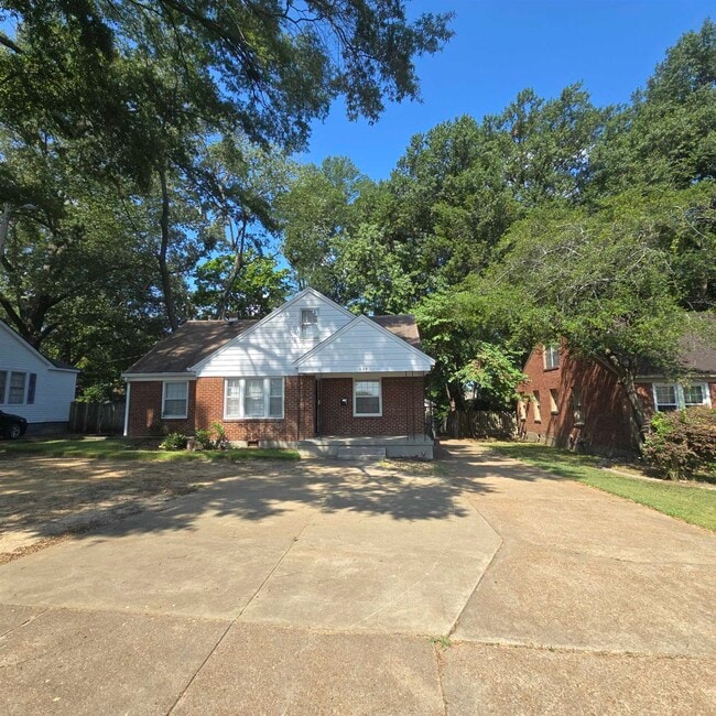 Building Photo - 639 Houston St Rental