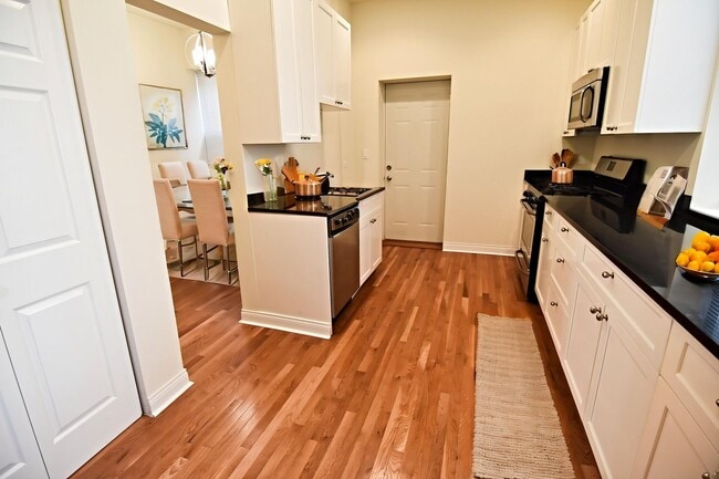 Photo - 800-802 W. BELMONT Unit 802-3E