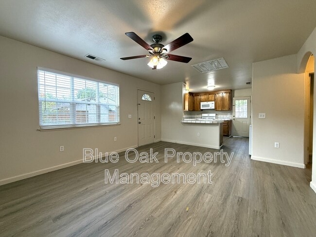 Photo - 524 W 1st Ave