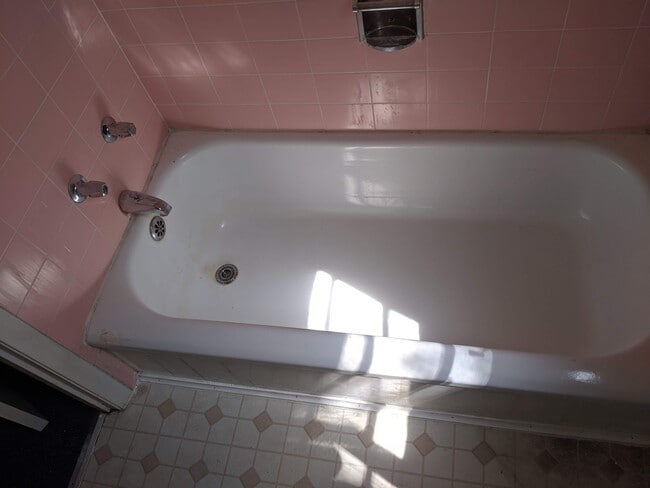Photo - 405 N Division St