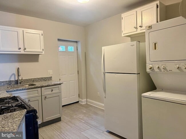 424 E North Ave