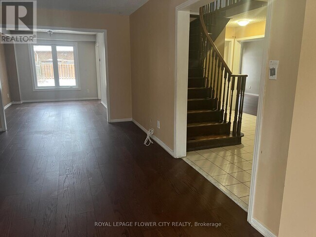 Photo - 5364 Champlain Trail