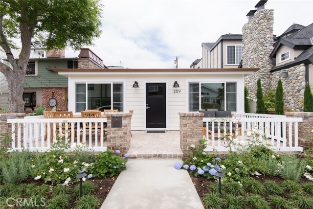 Building Photo - 209 Opal Ave