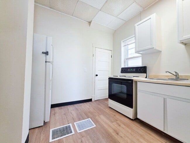 Photo - 135 E Main St Unit Lower