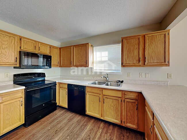 Photo - 1475 Creekside Dr