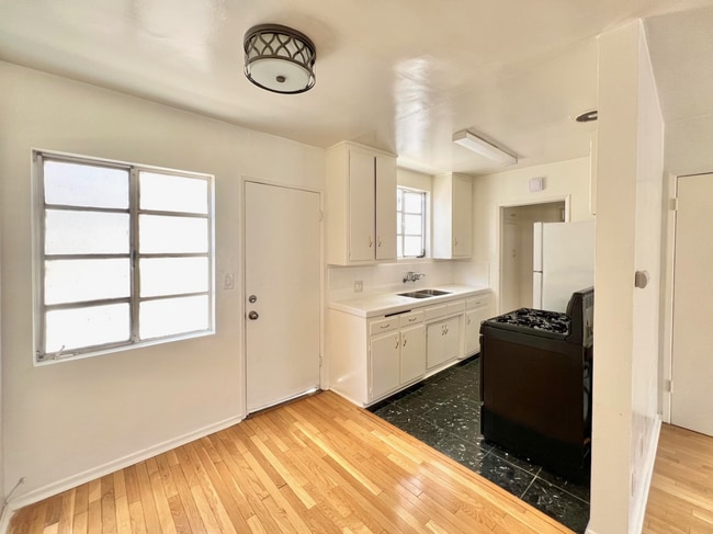 Cocina - 1342 Yale St Unidad B