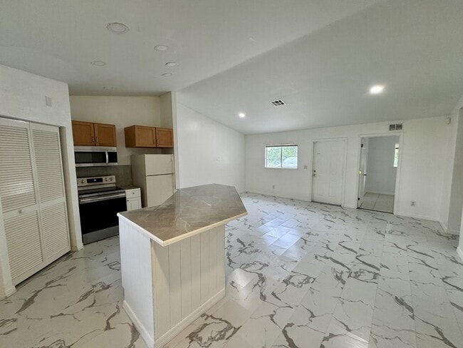 Photo - 2410 George Ave S