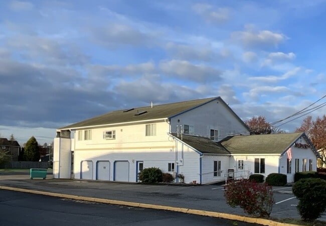 Building Photo - 15310 Main St E Unit 1