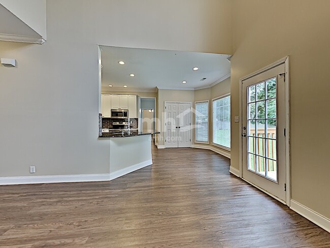 Photo - 830 Tully Rd