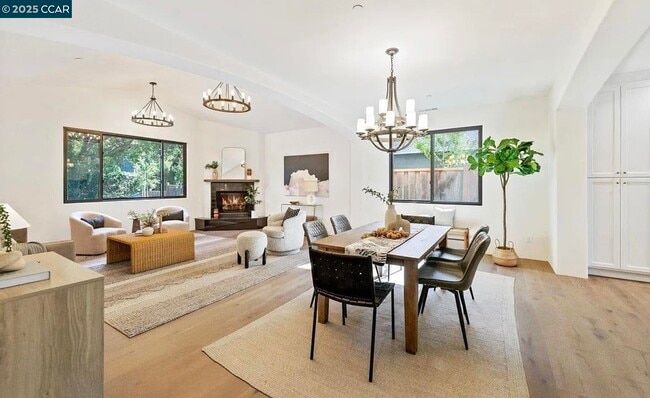 Photo - 132 Quinterra Ln