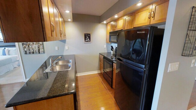 Photo - 104-270 Wellington St W Unit FL1-ID1030972P