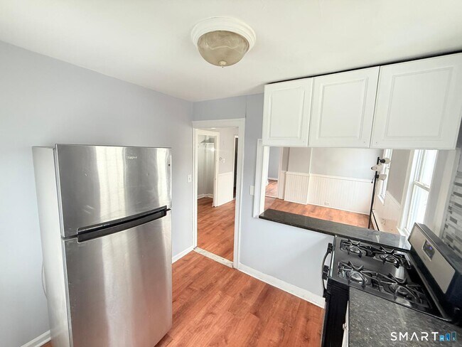 Photo - 240 Wood Ave Unit 2