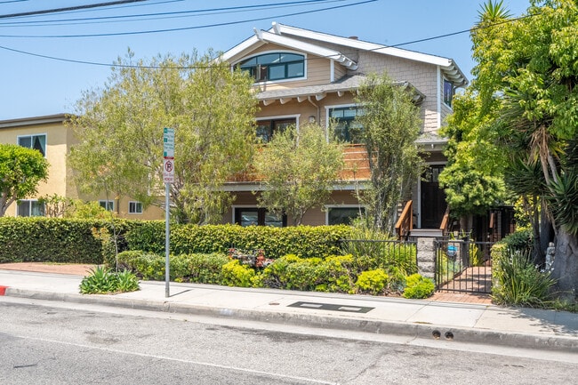 Photo - 2411 4th St Unidad #2