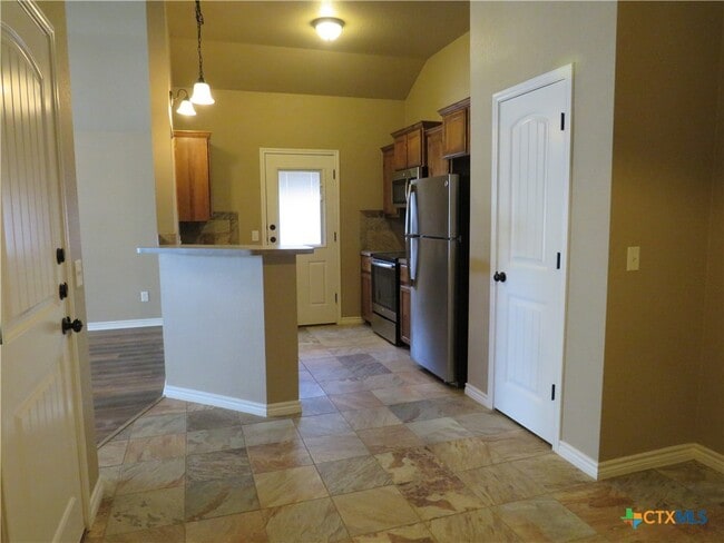 Photo - 402 Sladecek Dr