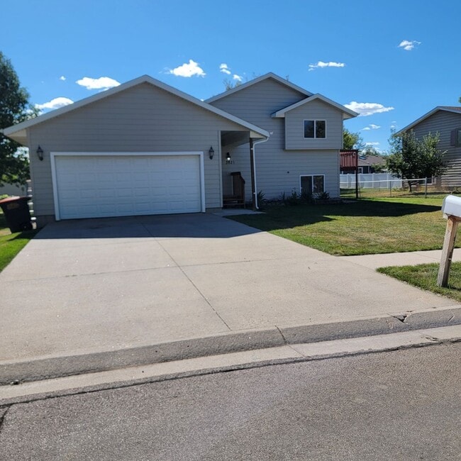 Photo - 3 BED | 2 BATH | SPLIT-FOYER HOME | RAPID ...