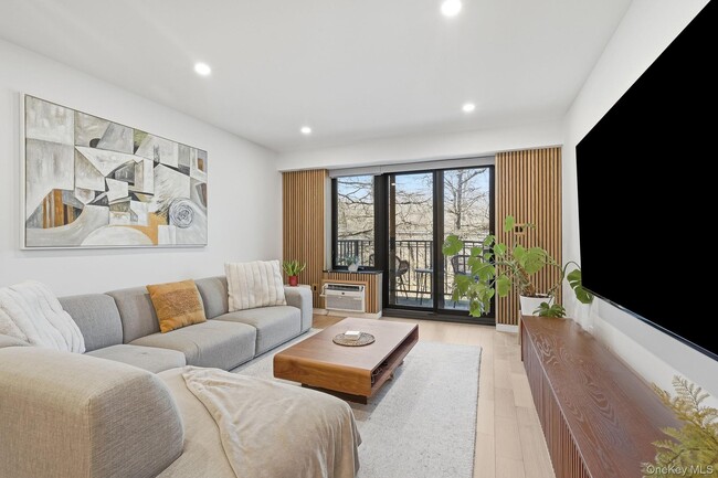 Photo - 560 Halstead Ave Unidad 3L