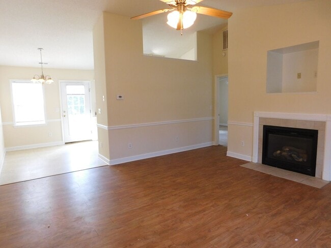 Photo - 113 Fairmount Way