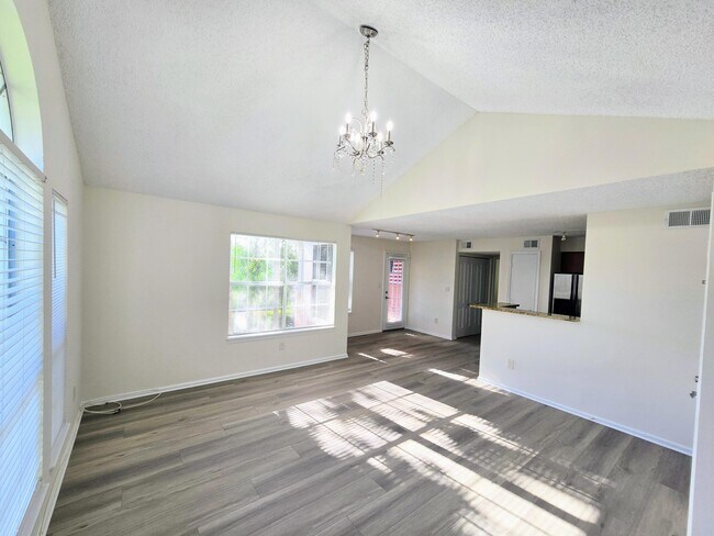 Building Photo - 1125 Crystal Way Unit J Rental