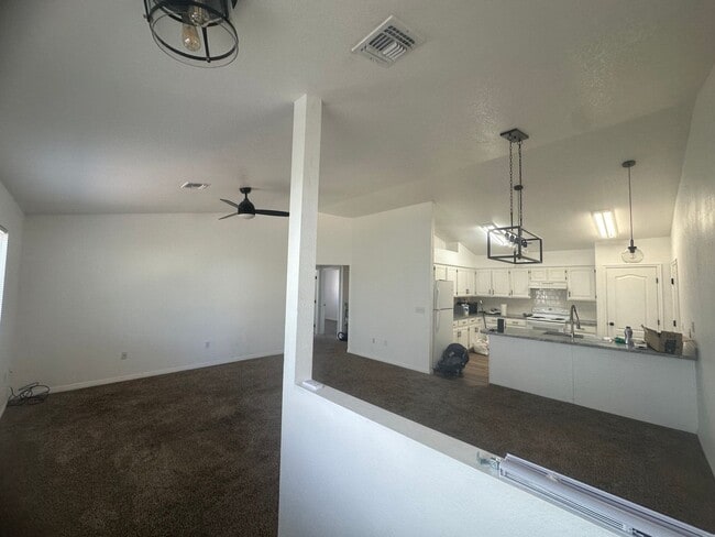 Photo - Great 3 bedroom, 2 bathroom home in Hurricane!!