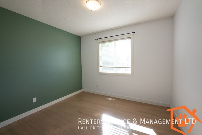 Photo - 3 Bedroom House With Yard, Lawn Care and Snow Removal Included