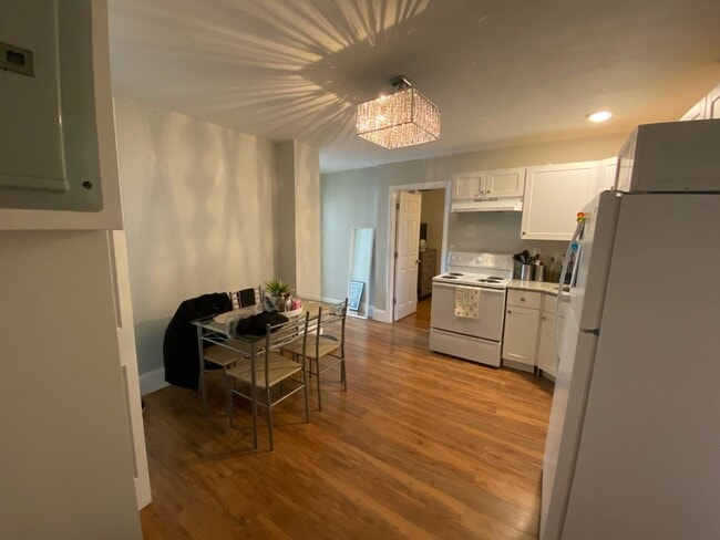 Photo - AMAZING 3 BED NORTH END UNIT!!!