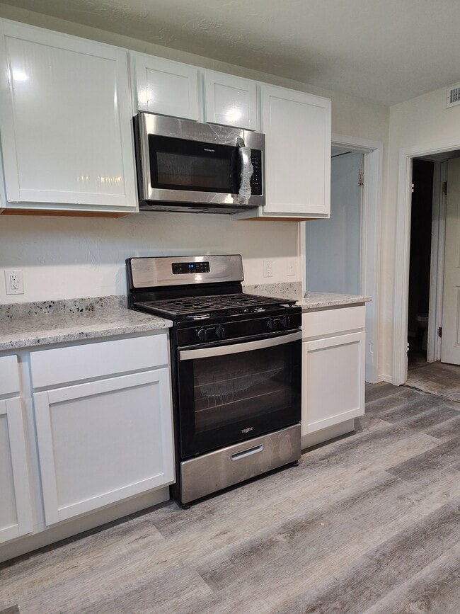 Photo - 323 S West St