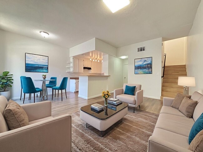Building Photo - Lovely 4-bedrom 2.5-bath Condo In Panorama... Unit 9